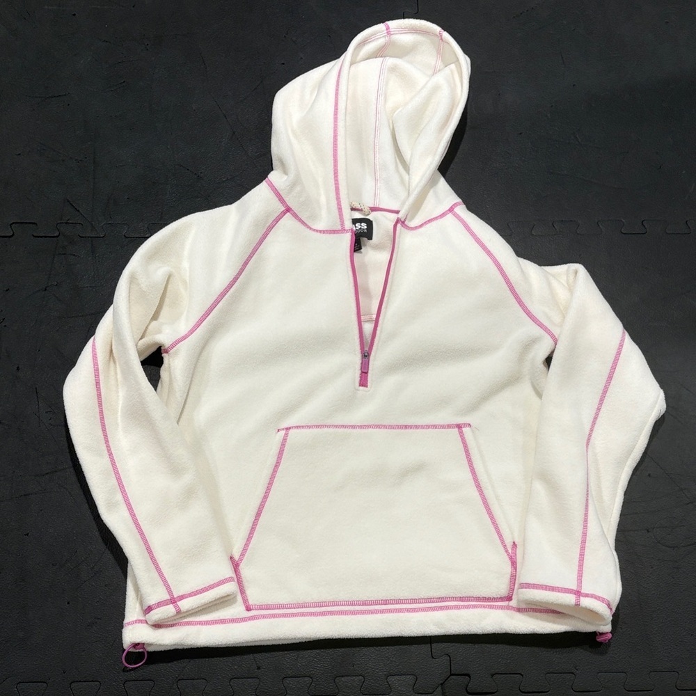 Bass Outdoor White Fleece with Pink Highlights nwot